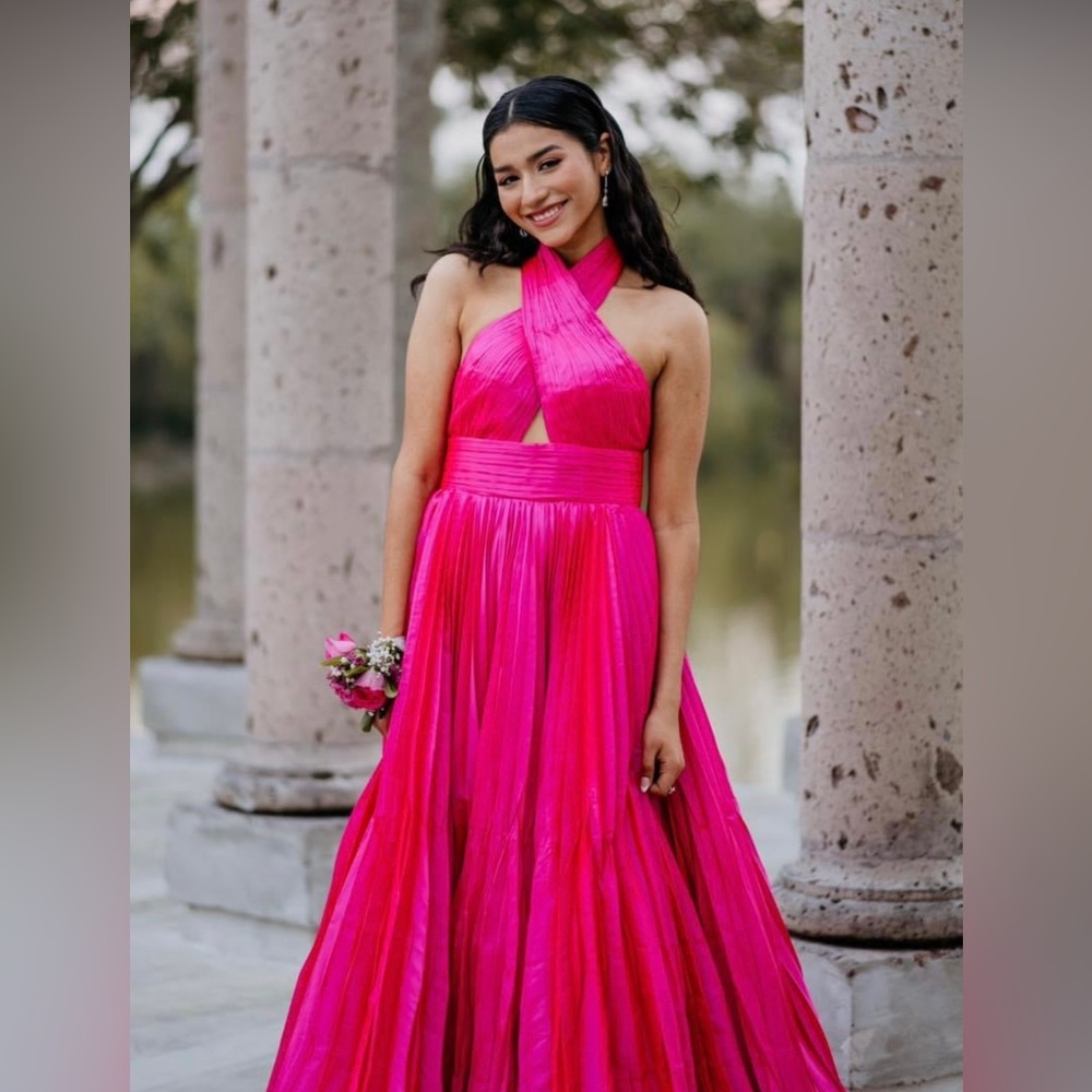 Beautiful elegant dress worn once for prom